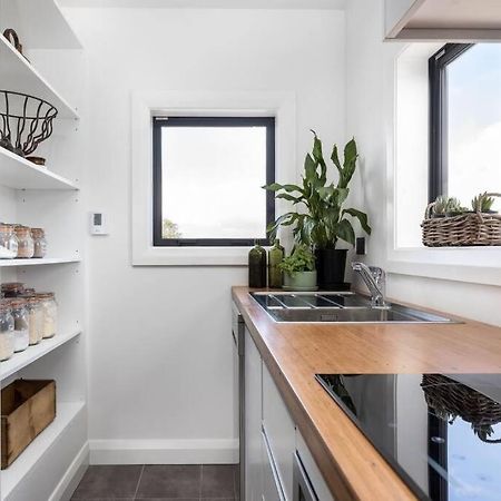 Apartment 2 - Haddin Court - Stunning Executive ブレナム エクステリア 写真