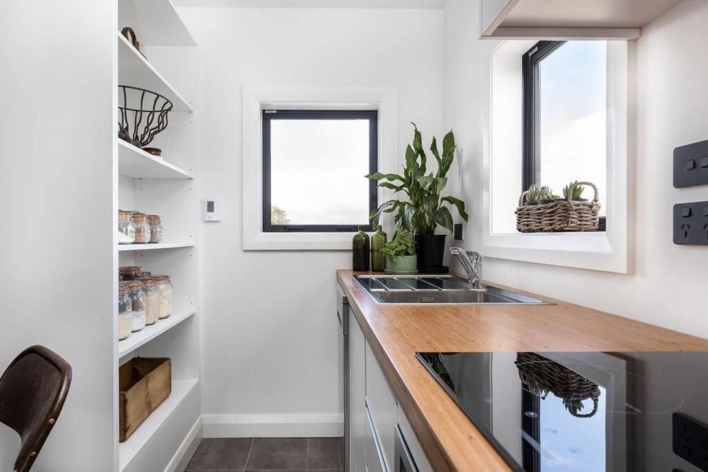 Apartment 2 - Haddin Court - Stunning Executive ブレナム エクステリア 写真