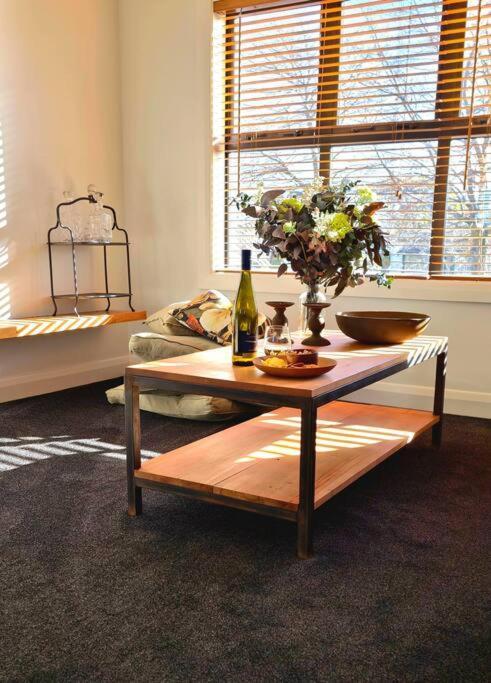 Apartment 2 - Haddin Court - Stunning Executive ブレナム エクステリア 写真