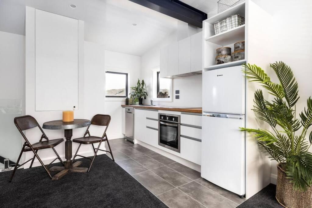 Apartment 2 - Haddin Court - Stunning Executive ブレナム エクステリア 写真