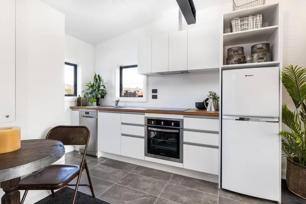 Apartment 2 - Haddin Court - Stunning Executive ブレナム エクステリア 写真